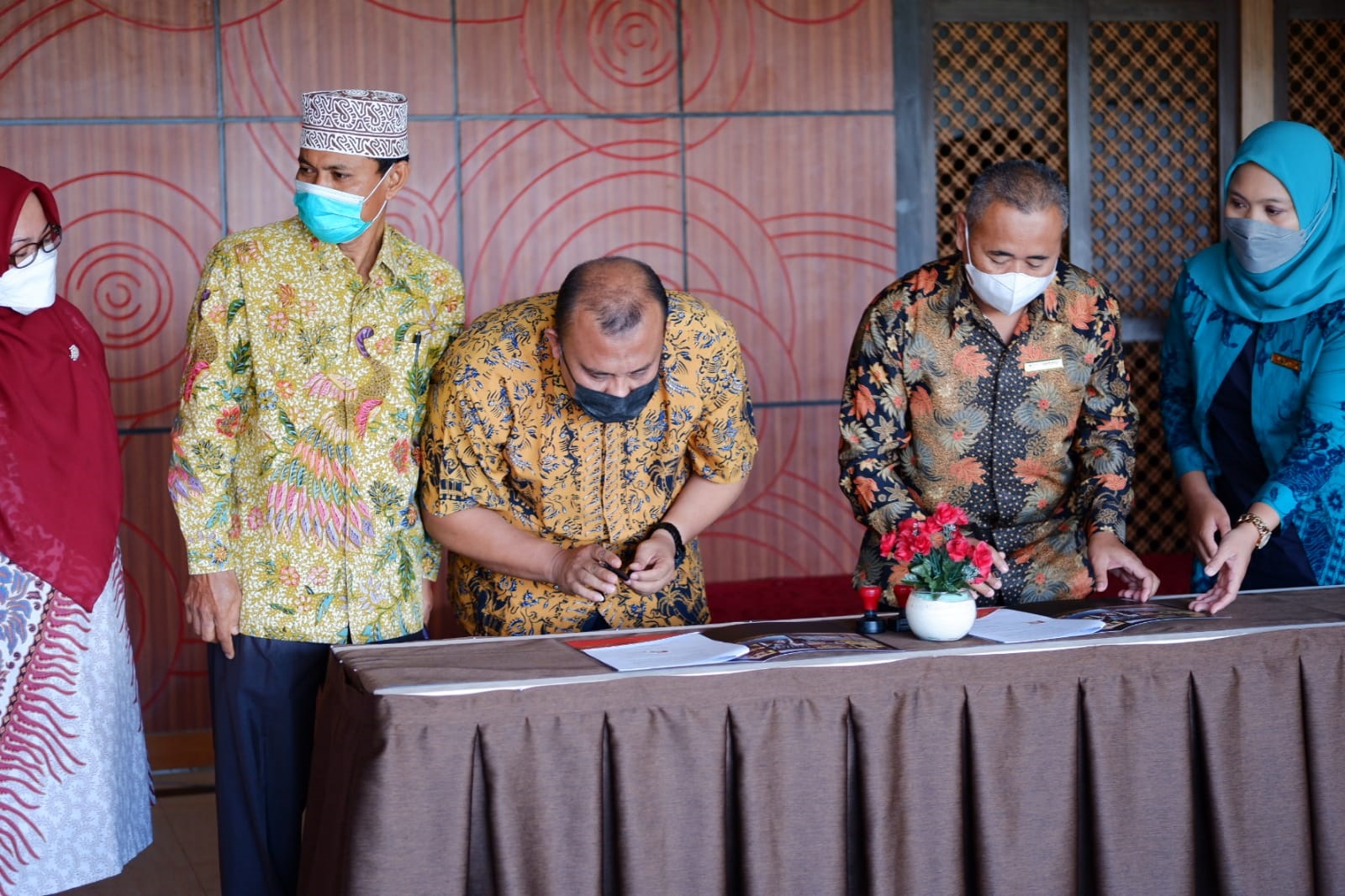 Penandatanganan MOU Oleh Kepala Sekolah